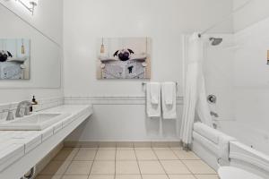 Sonoma Stonehouse Suite 14