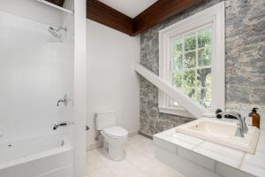 Sonoma Stonehouse Suite 15