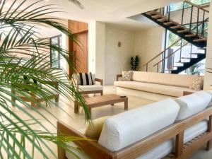 Luxury Family Villa With Pool Near Playa Bonita