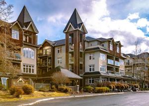 Cozy 2BR-5BD Suite - Mountain Views - Htd Parking
