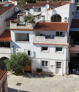 Sweet House and Apartment