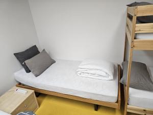 Privat Grosse Zimmer, Mars, mit gemeinsamer Küche und Bad in Altstadt Chur