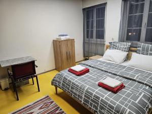 Privat Grosse Zimmer, Mars, mit gemeinsamer Küche und Bad in Altstadt Chur