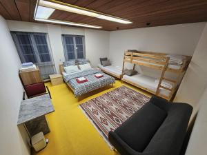 Privat Grosse Zimmer, Mars, mit gemeinsamer Küche und Bad in Altstadt Chur