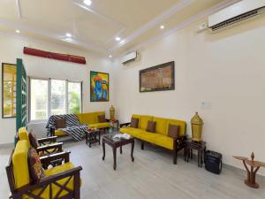 Ayut Sidhhi-3bhk Villa by DanCenter | Pvt Pool | Garden View