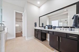 Posh Villa At The Galleria