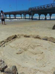 Casa com piscina! Sol da justiça!