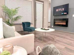 Lux and thee City - Fort Worth - Same Day Bookings