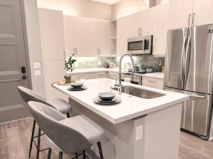 Lux and thee City - Fort Worth - Same Day Bookings