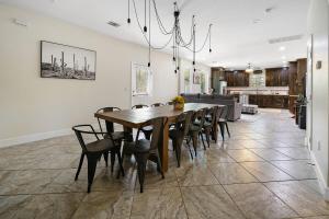 12 Acre Country Getaway Hot Tub Game Room!