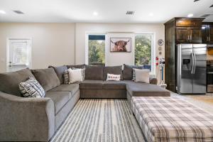 12 Acre Country Getaway Hot Tub Game Room!