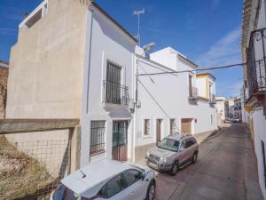 Apartment in Peñaflor with Charming Patio