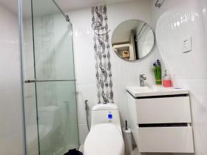 Apto moderno con AC y Excelente Ubicacion