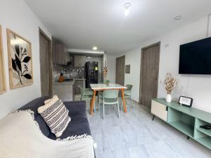 Apto moderno con AC y Excelente Ubicacion