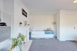 Modern 4BR Sleeps 10, Free Parking, Basildon town, Contractor friendly