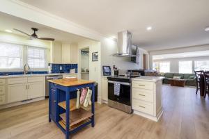 Cozy Lake House on Abbots Creek, Lexington NC