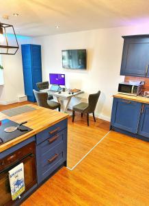 Two-bedroom city retreat close to top sites