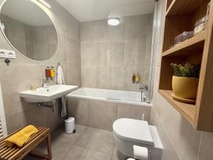 apartino - FREE parking, balcony, easy city access, metro station, nespresso, netflix