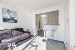 Studio lumineux avec extérieur dans la Marina Baie Des Anges