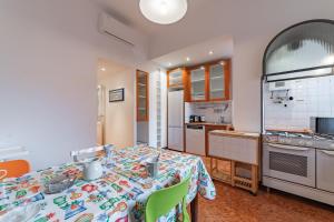 4 Min from Porta Genova Station with Whirlpool