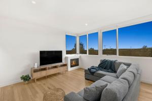 Torquay Point Panoramic Ocean and Golf Course View