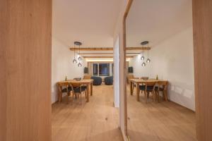 New Premium Studio with Fireplace, Pool & Sauna