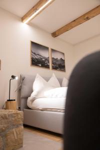 New Premium Studio with eFireplace, Pool & Sauna