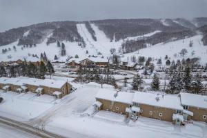 Family Friendly Spacious Townhome Across From Holiday Valley