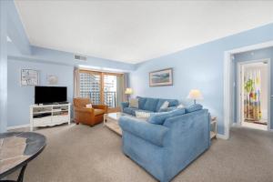 Spacious 2 Bedroom at 9400 Building with outdoor pool and ocean views