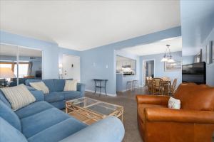 Spacious 2 Bedroom at 9400 Building with outdoor pool and ocean views