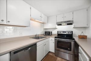 Spacious 2 Bedroom at 9400 Building with outdoor pool and ocean views