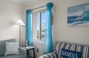 One of a Kind Direct Bay Views From This 3 Bedroom