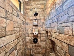 Oceanside Tropical Resort with HEATED POOL & SPA!