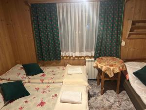 Cichowiańska Chałupa przy stoku z widokiem na GÓRY I SKY WALK