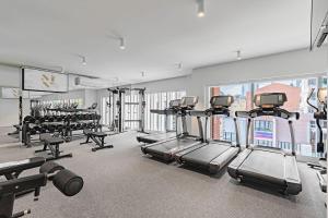 Spencer Loft with Pool & Gym Access
