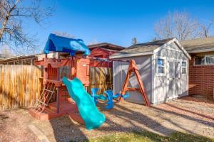 9 Mi to Red Rocks Modern Getaway with Private Yard