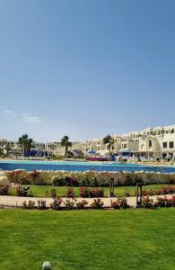 Sahl Hasheesh Finest Chalet - Gravity resort beachfront family 2 bedroom - garden pools view waterpark NON EGYPTIAN ONLY