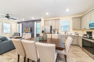 Ocean Waves Cottage Near Disney With Margaritaville Resort & Island H20 Waterpark Access - 2983La