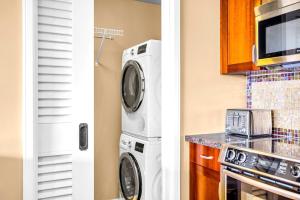 Honua Kai Hokulani 2 Free Rental Cars KBM Resorts Spacious Lanai 2 Units 3 Bedrooms ML-2534