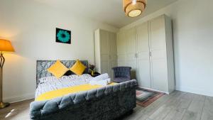 Entire Apartment with Self Check-In & Free Parking