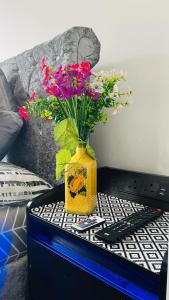 Entire Apartment with Self Check-In & Free Parking