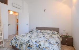 2 Bedroom Nice Apartment In Santantioco