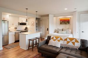 Seventh Mountain 1417 or 1418