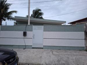 Casa pequena e nova na praia das Dunas