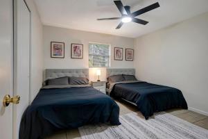 8 min to Kings bay sleeps 8!