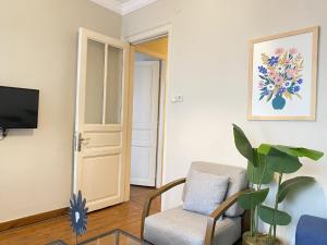 Authentic Vintage 3BR Home - Heart of Beyoğlu