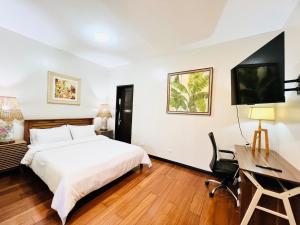 5BR Townhome in Cedar Place with Parking