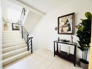 5BR Townhome in Cedar Place with Parking