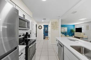 Pondside Teal Escape - Sleeps 8 with Boat Parking