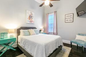 Sunny home walking distance to Quarter and Dome